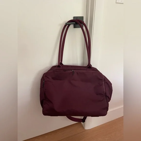 Lululemon • Go Lightly Duffel - Picture 5 of 12